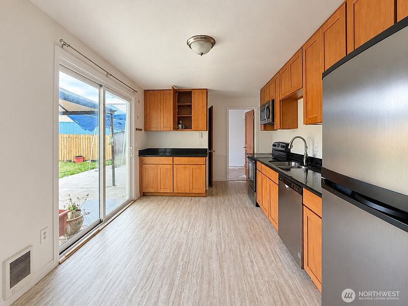 4th image of 5813 E M Street