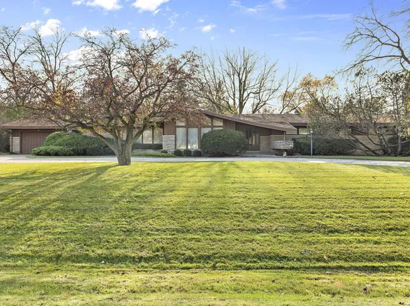 717 East Bay Point ROAD, Bayside, WI 53217