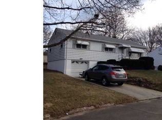 21 Gertrude Ln, West Haven, CT 06516