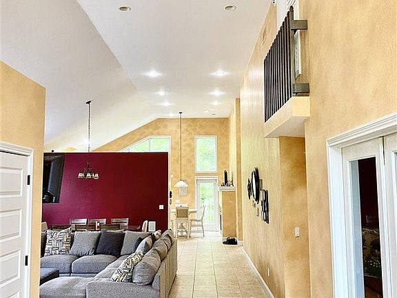 4th image of 106 Viking Ln