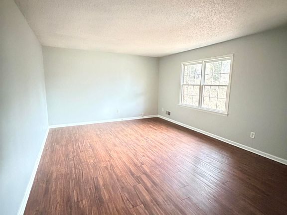5th image of 1437 Highland Dr