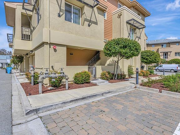 4th image of 3751 Klamath Ln