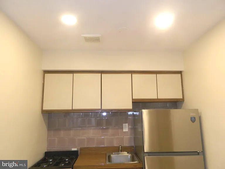513 12th St NE #9 — Photo 5