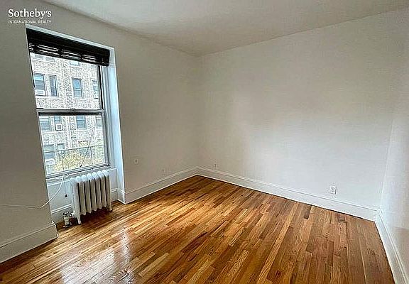4th image of 230 W 82nd St #D4