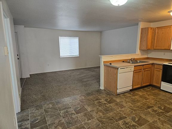 3rd image of 2591 NW Cedar Ave #1065