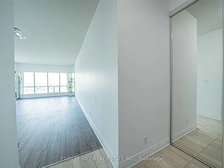 18 Lee Centre Dr #Penthouse 109 — Photo 7