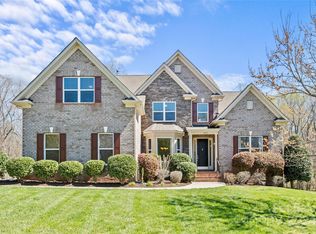 2063 Weddington Lake Dr, Matthews, NC 28104