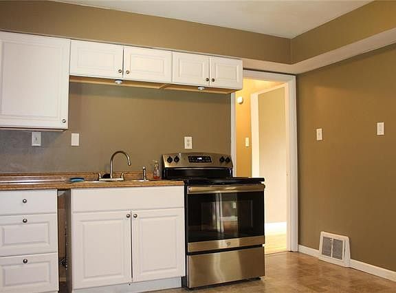 3rd image of 8927 Blackpool Dr