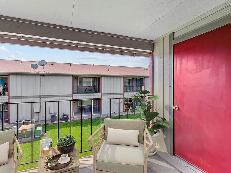 Irving Place Apartments — Photo 11