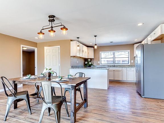 2nd image of 122 Cockatiel Way