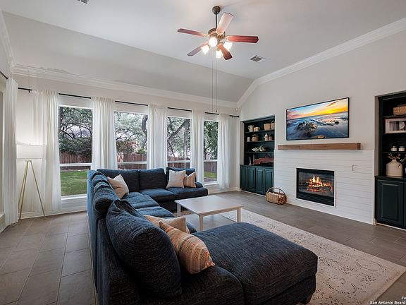 4th image of 402 CYPRESS TRL