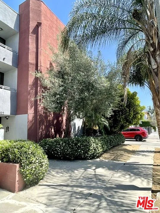 1 bed, 1.0 bath, 640 sqft, $1,850 — Photo 2