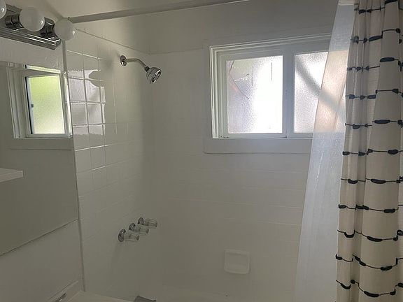 4th image of 415 W Alameda Ave #421