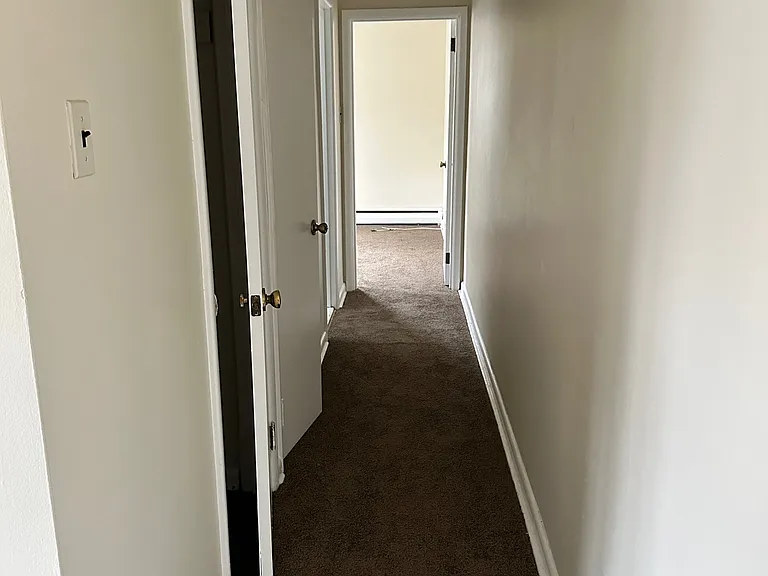 Castlewood Apartments — Photo 8
