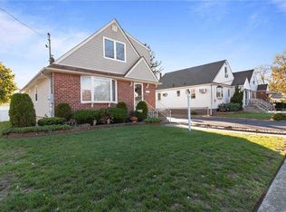 152 William St, Valley Stream, NY 11580