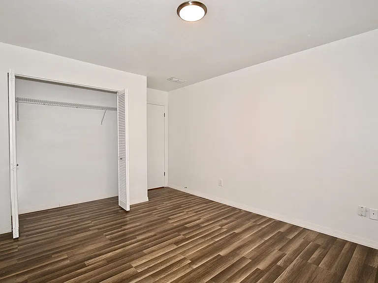 2548 Clairmont Ave — Photo 3