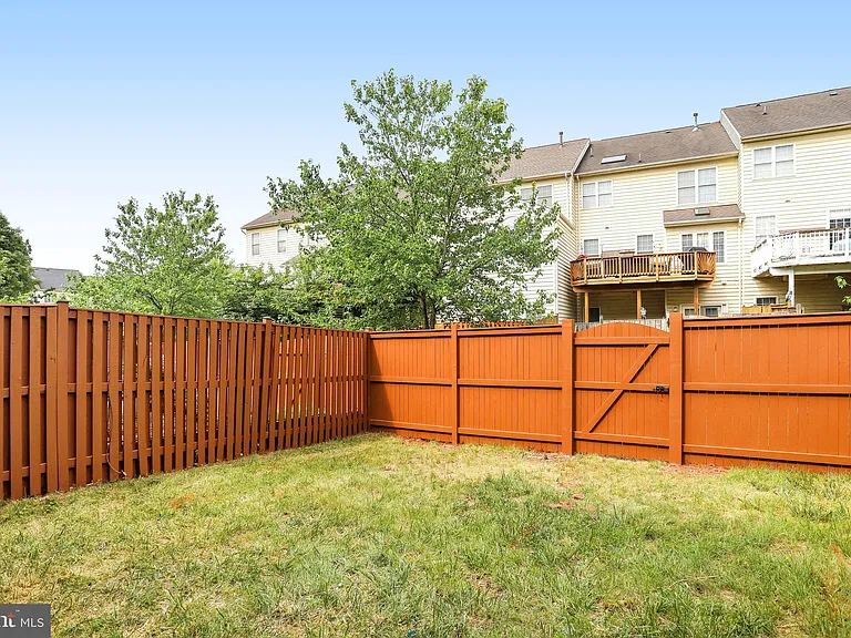 22616 Welborne Manor Sq — Photo 43