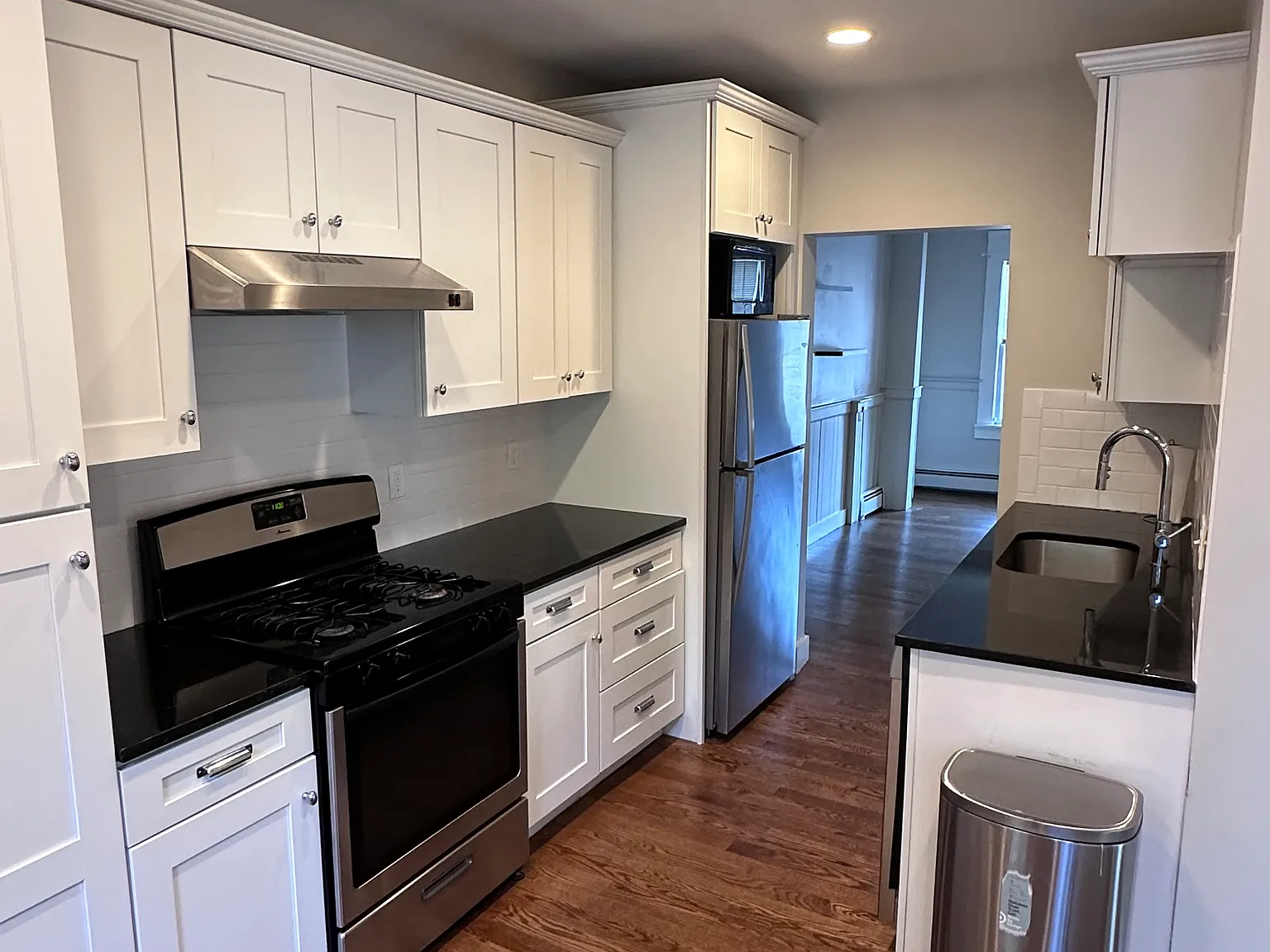 2 bed, 900 sqft, $2,000 — Photo 1