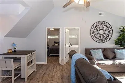 2 bed, 1.0 bath, 1000 sqft, $1,450 — Photo 3