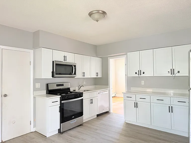 271 Glen St #1 — Photo 7