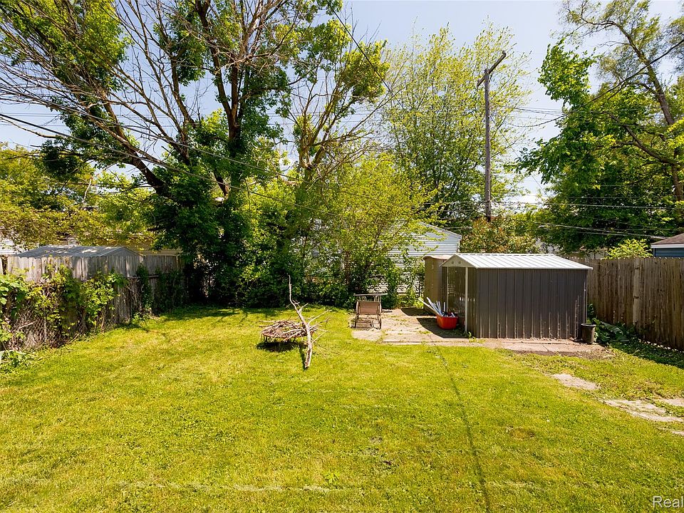 23122 Reynolds Ave, photo 6