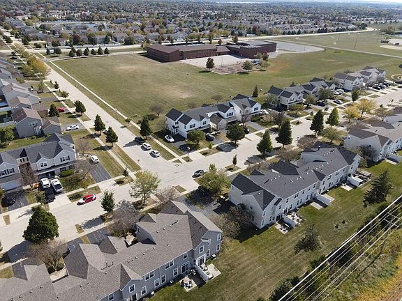 3rd image of 211 Parkside Dr
