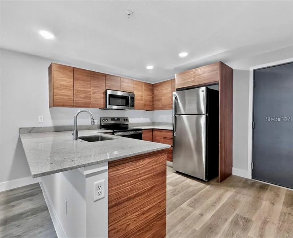 3 bed, 2.0 bath, 1188 sqft, $1,800 — Photo 4