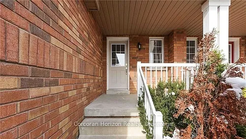 99 Stonemount Cres Photo 1