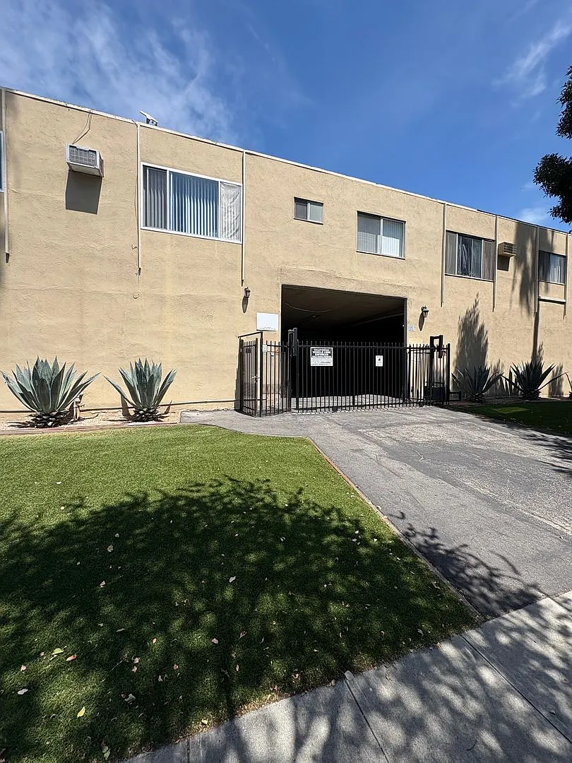 225 W. Palmetto Dr — Photo 1