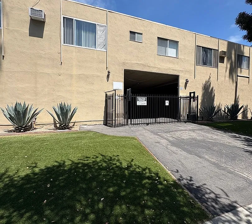 225 W. Palmetto Dr