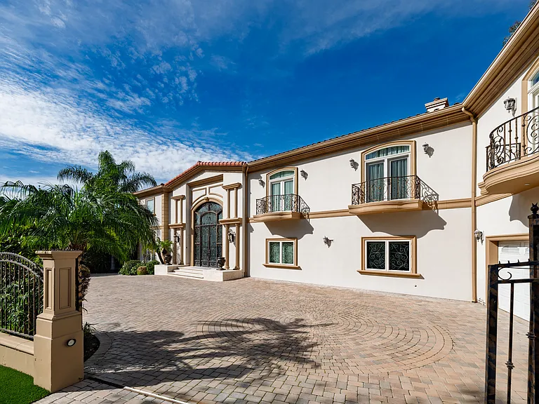 18047 Karen Dr — Photo 49