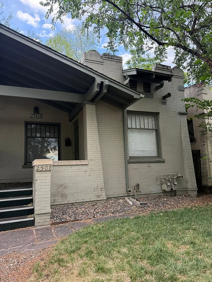 Gorgeously Classic 2 Bed/1 Bath In Whittier/City Park! Available Now! — Photo 3