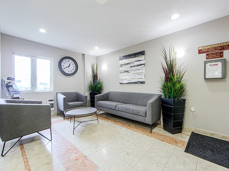 854 Commissioners Rd E — Photo 12