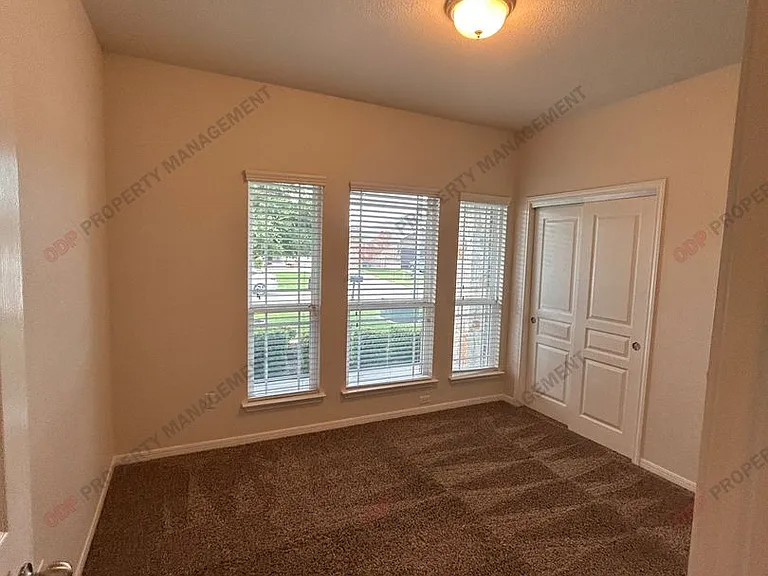 516 Cross Dr — Photo 4