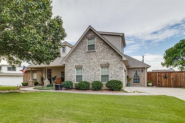 1st image of 720 Meadow Lake Dr