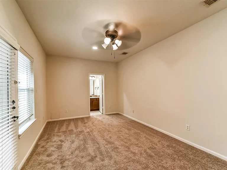 1117 Saint Agnes St #E — Photo 8