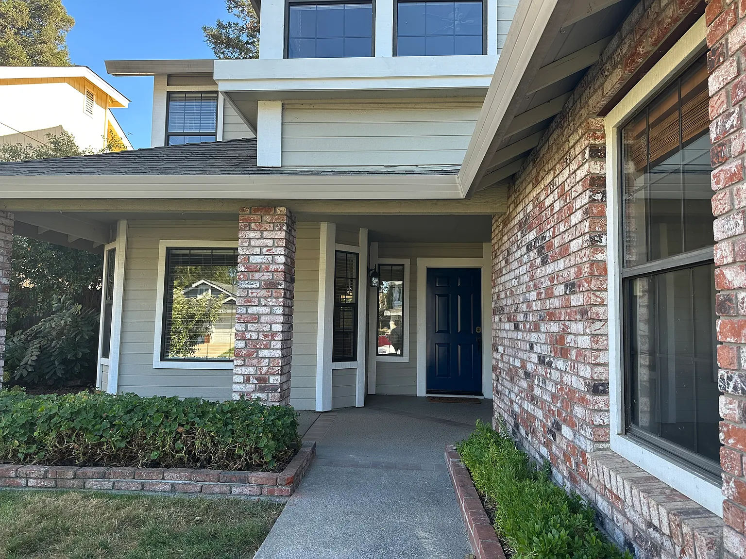 4 bed, 2280 sqft, $3,200 — Photo 2