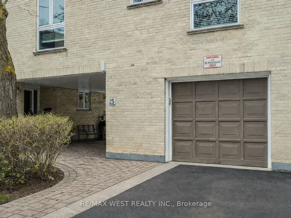 25 Proudbank Millway, Toronto, ON M2L 1P3