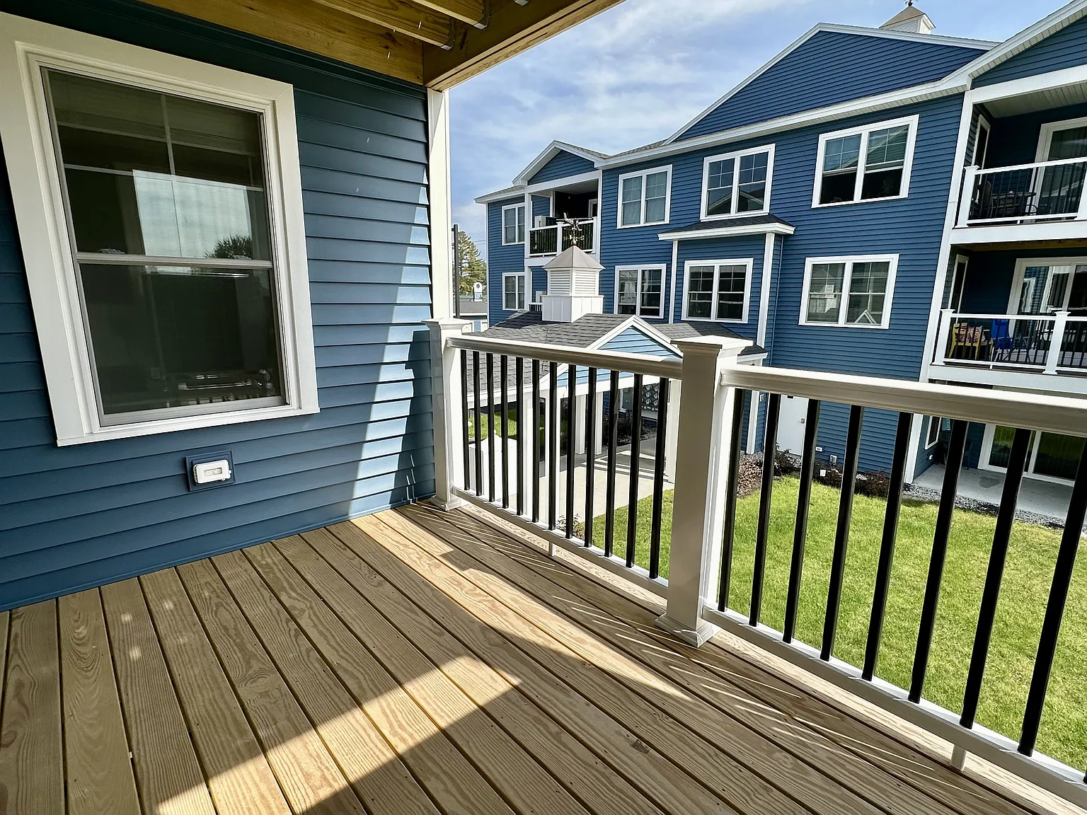 2 - 4 Diane Way - 321 — Photo 3