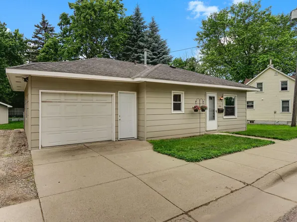 404 2nd St W, Jordan, MN 55352