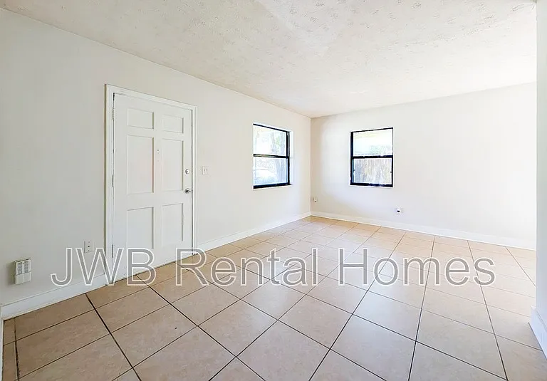 3232 Dellwood Ave — Photo 4