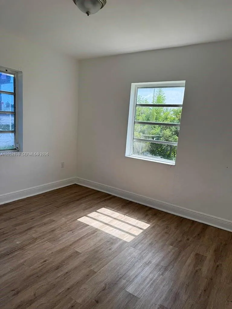3 bed, 1.0 bath, $2,600 — Photo 2