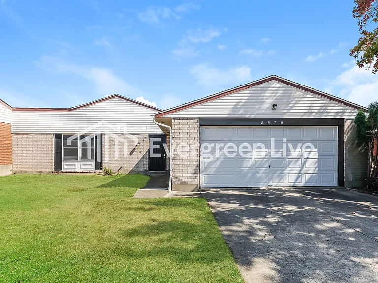 8676 Belle Chase Dr — Photo 1