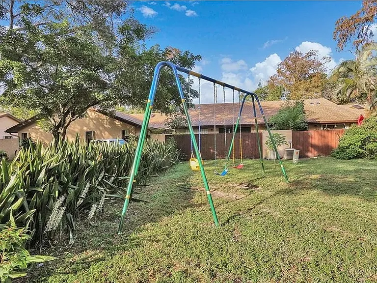 3062 S Oakland Forest Dr — Photo 9