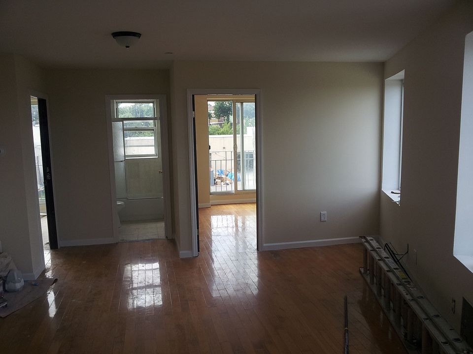 2nd image of 3201 112th St Fl 4
