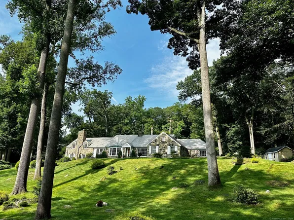 128 Dogwood Lane, Stamford, CT 06903