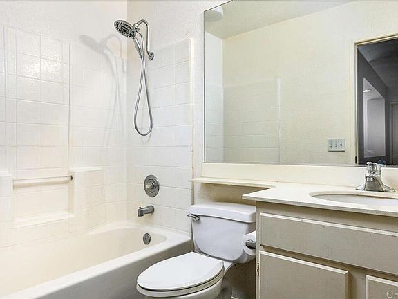 5th image of 32401 Hupp Dr