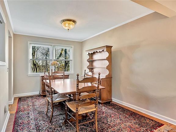 4th image of 22 Harvard Ln