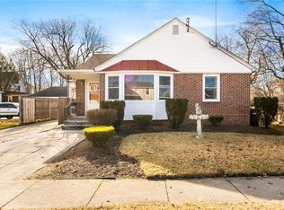 305 Farmington Ave, Cranston, RI 02920