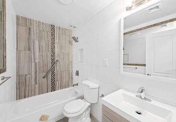 4th image of 376 Saratoga Ave #2A